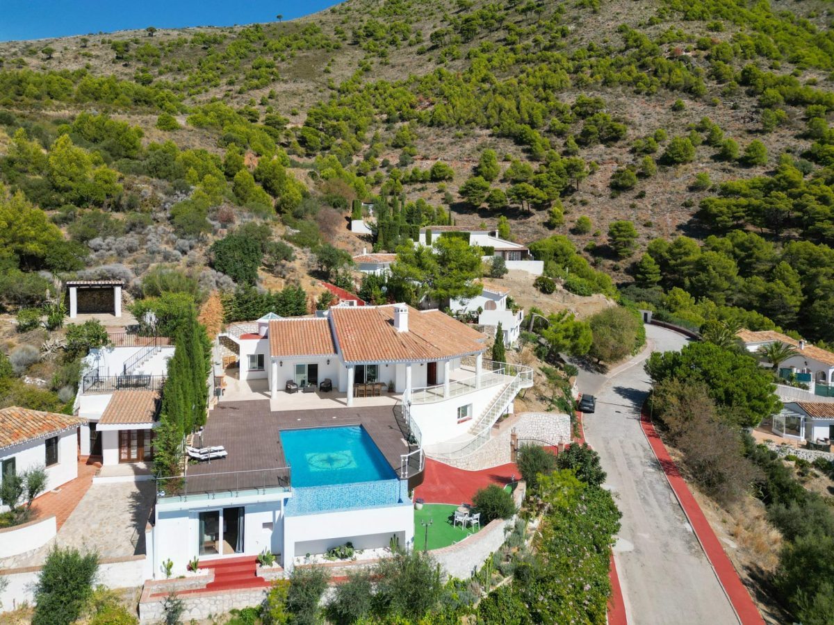 VILLA DE LUJO CON PISCINA INFINITY EN MIJAS — Foto 8