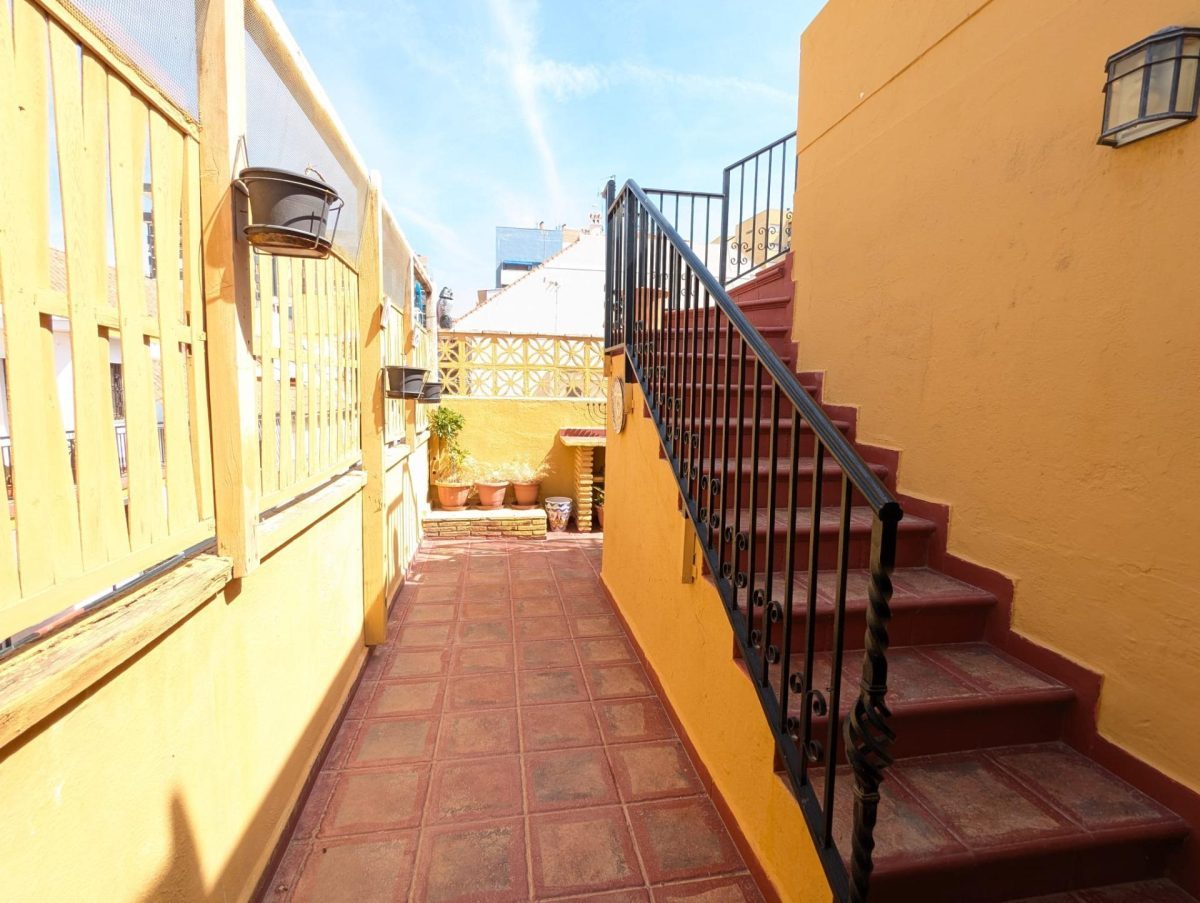 VENTA GRAN PISO EN FUENGIROLA A 180M. DE LA PLAYA — Foto 23