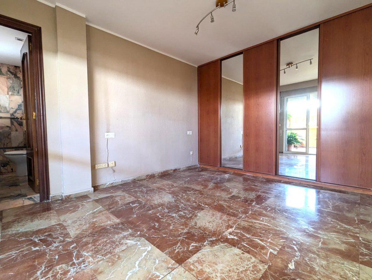 VENTA GRAN PISO EN FUENGIROLA A 180M. DE LA PLAYA — Foto 10
