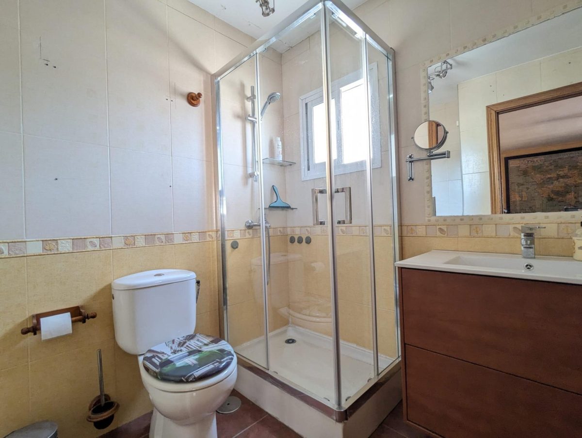 VENTA GRAN PISO EN FUENGIROLA A 180M. DE LA PLAYA — Foto 8