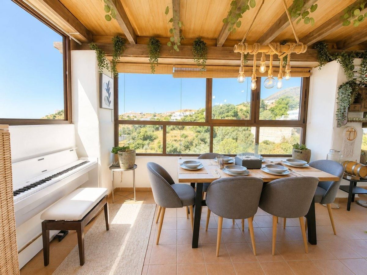 Exclusivo Ático dúplex con vistas al mar y tres amplias terrazas en Benalmádena, Costa del Sol — Foto 11