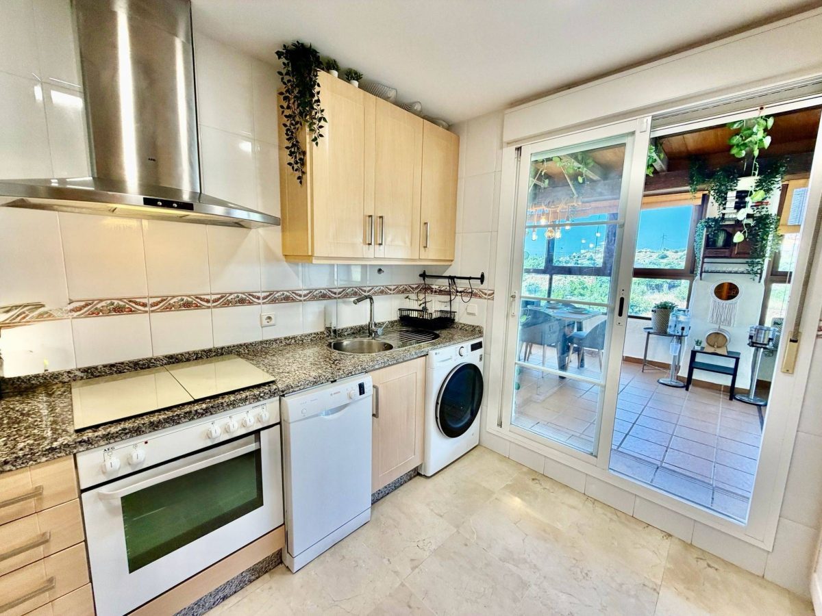 Exclusivo Ático dúplex con vistas al mar y tres amplias terrazas en Benalmádena, Costa del Sol — Foto 19