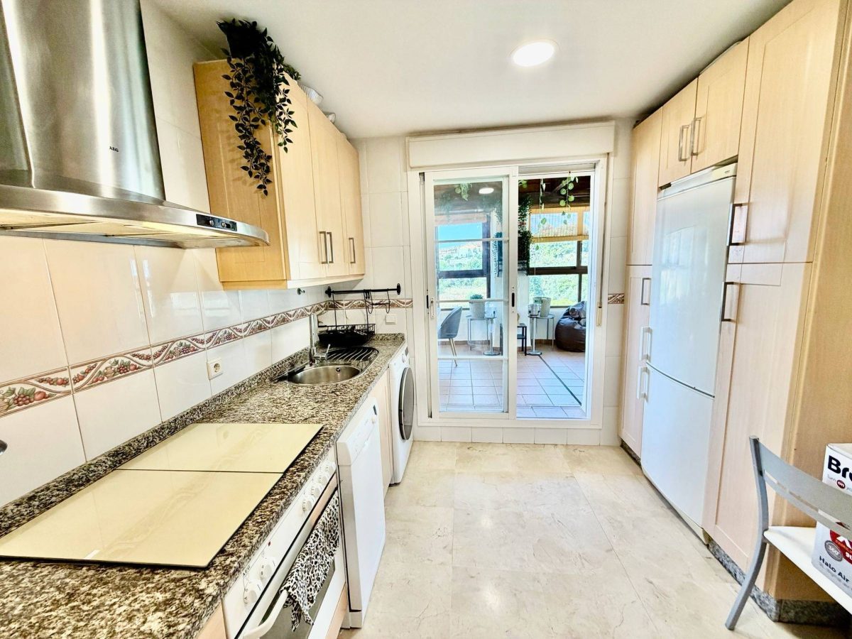 Exclusivo Ático dúplex con vistas al mar y tres amplias terrazas en Benalmádena, Costa del Sol — Foto 18