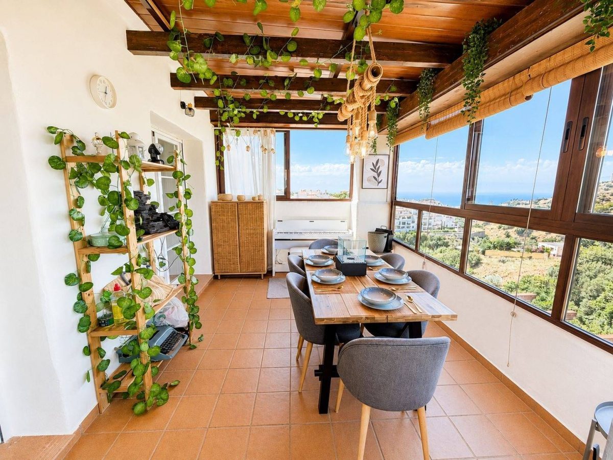 Exclusivo Ático dúplex con vistas al mar y tres amplias terrazas en Benalmádena, Costa del Sol — Foto 10