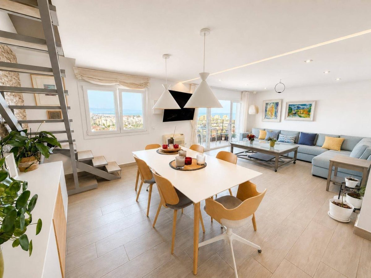 Ático dúplex de dos dormitorios con vistas al mar en Torremolinos, Costa del Sol — Foto 8