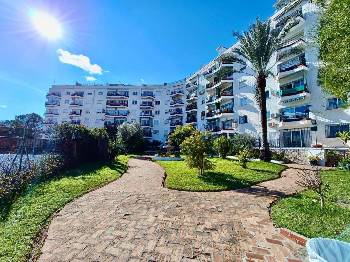 Ático dúplex de dos dormitorios con vistas al mar en Torremolinos, Costa del Sol — Foto 22