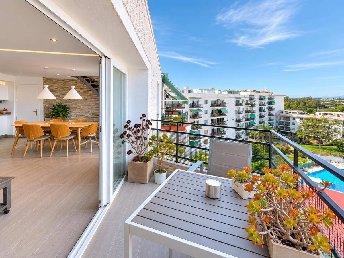 Ático dúplex de dos dormitorios con vistas al mar en Torremolinos, Costa del Sol — Foto 11
