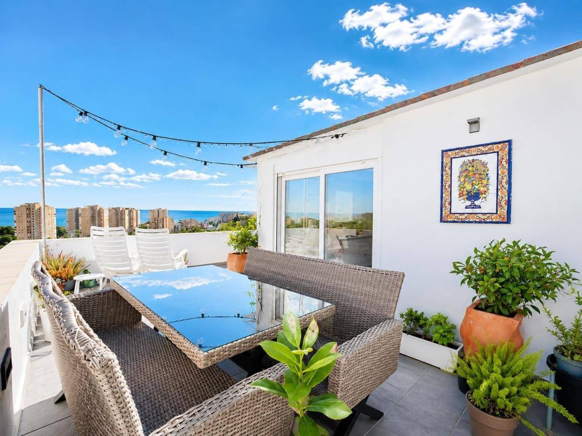 Ático dúplex de dos dormitorios con vistas al mar en Torremolinos, Costa del Sol