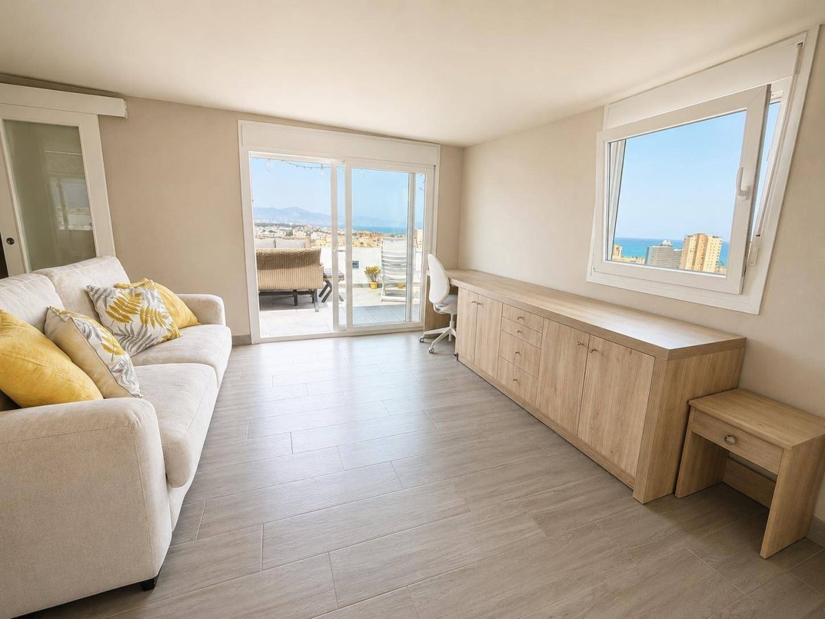 Ático dúplex de dos dormitorios con vistas al mar en Torremolinos, Costa del Sol — Foto 4