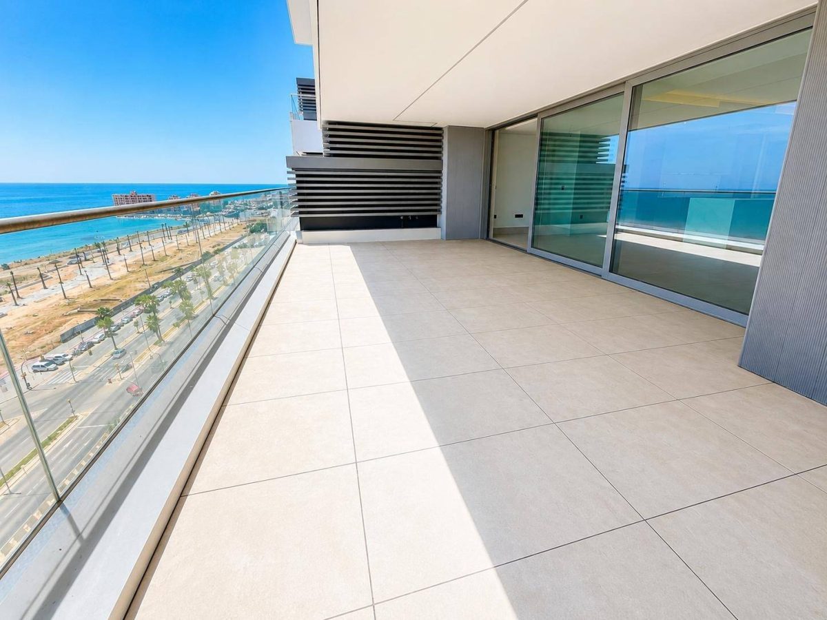Exclusivo piso en esquina de 4 dormitorios con vistas panorámicas al mar en Málaga Towers, Costa del Sol — Foto 1