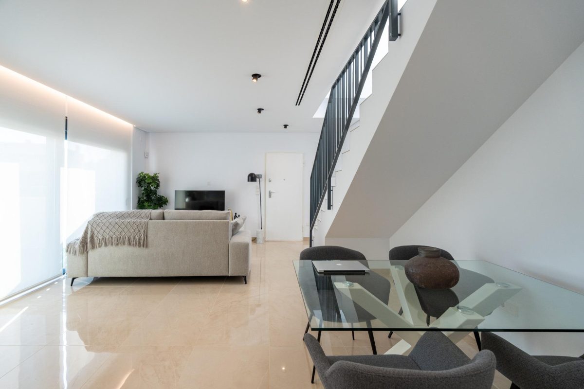 Moderno Adosado Con Gran Terraza Privada en La Marina — Foto 8
