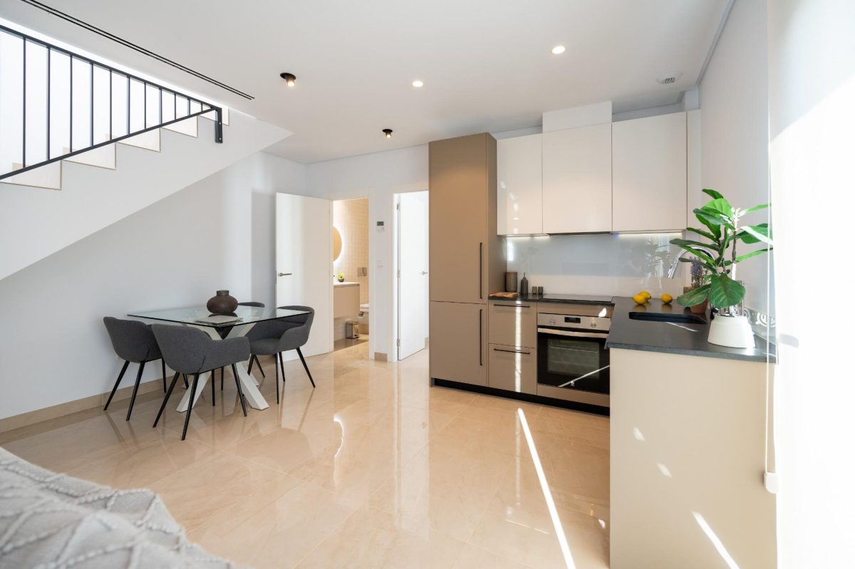Moderno Adosado Con Gran Terraza Privada en La Marina — Foto 14