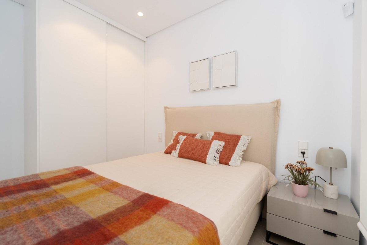 Moderno Adosado Con Gran Terraza Privada en La Marina — Foto 13