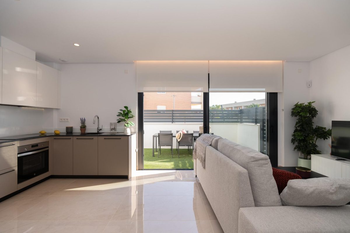 Moderno Adosado Con Gran Terraza Privada en La Marina — Foto 5