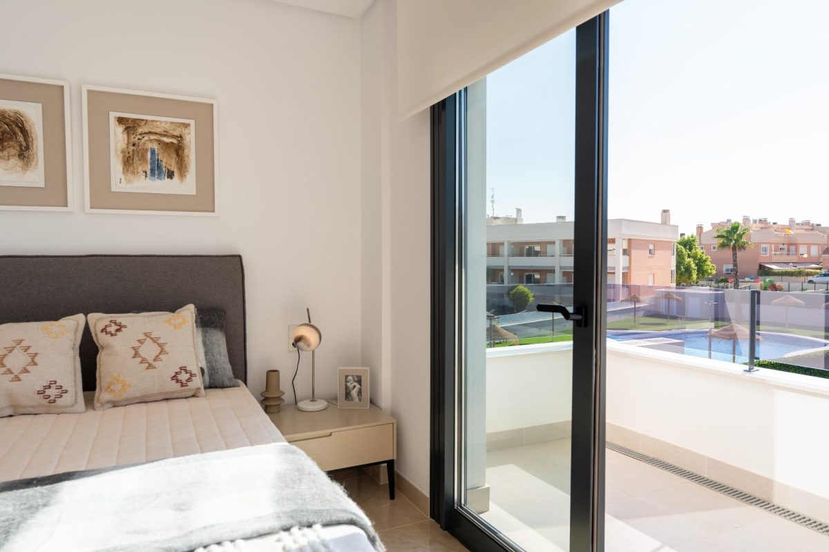 Moderno Adosado Con Gran Terraza Privada en La Marina — Foto 12