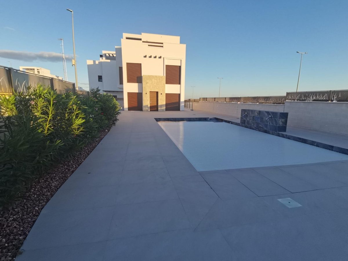Villa en los Montesinos — Foto 1