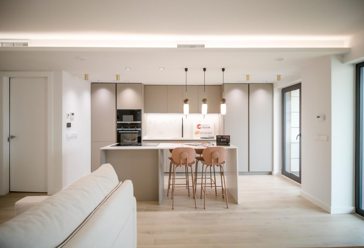 Bonito Apartamento con Piscina, Terrazas y Solarium — Foto 5