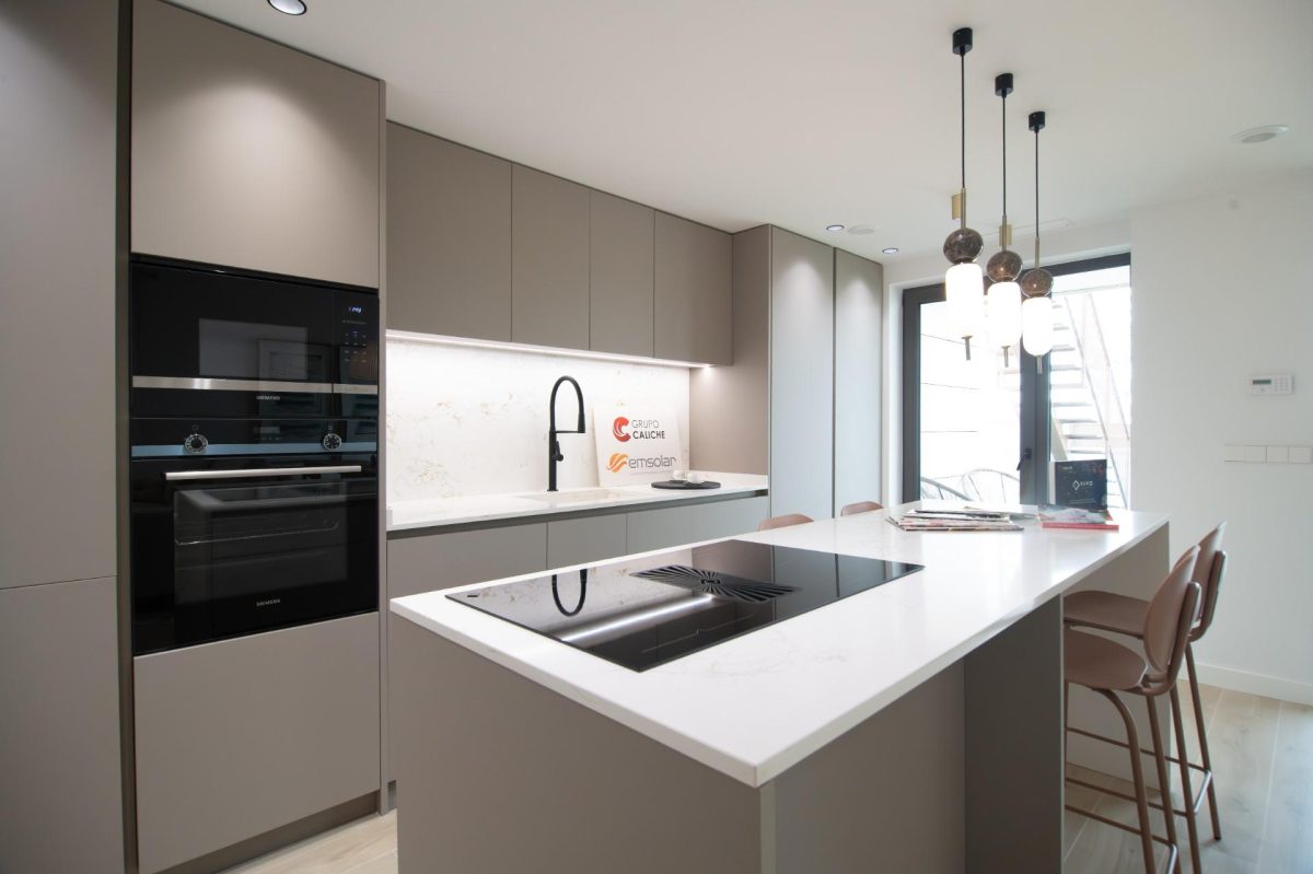 Bonito Apartamento con Piscina, Terrazas y Solarium — Foto 11