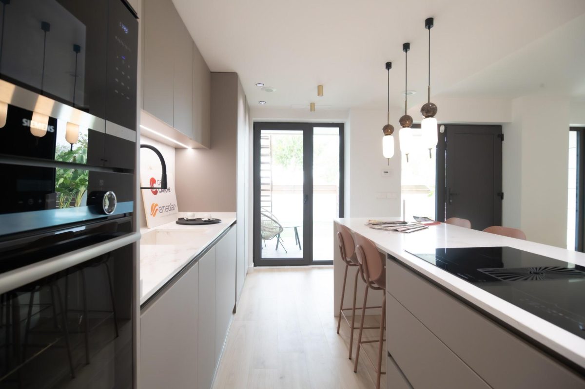 Bonito Apartamento con Piscina, Terrazas y Solarium — Foto 9