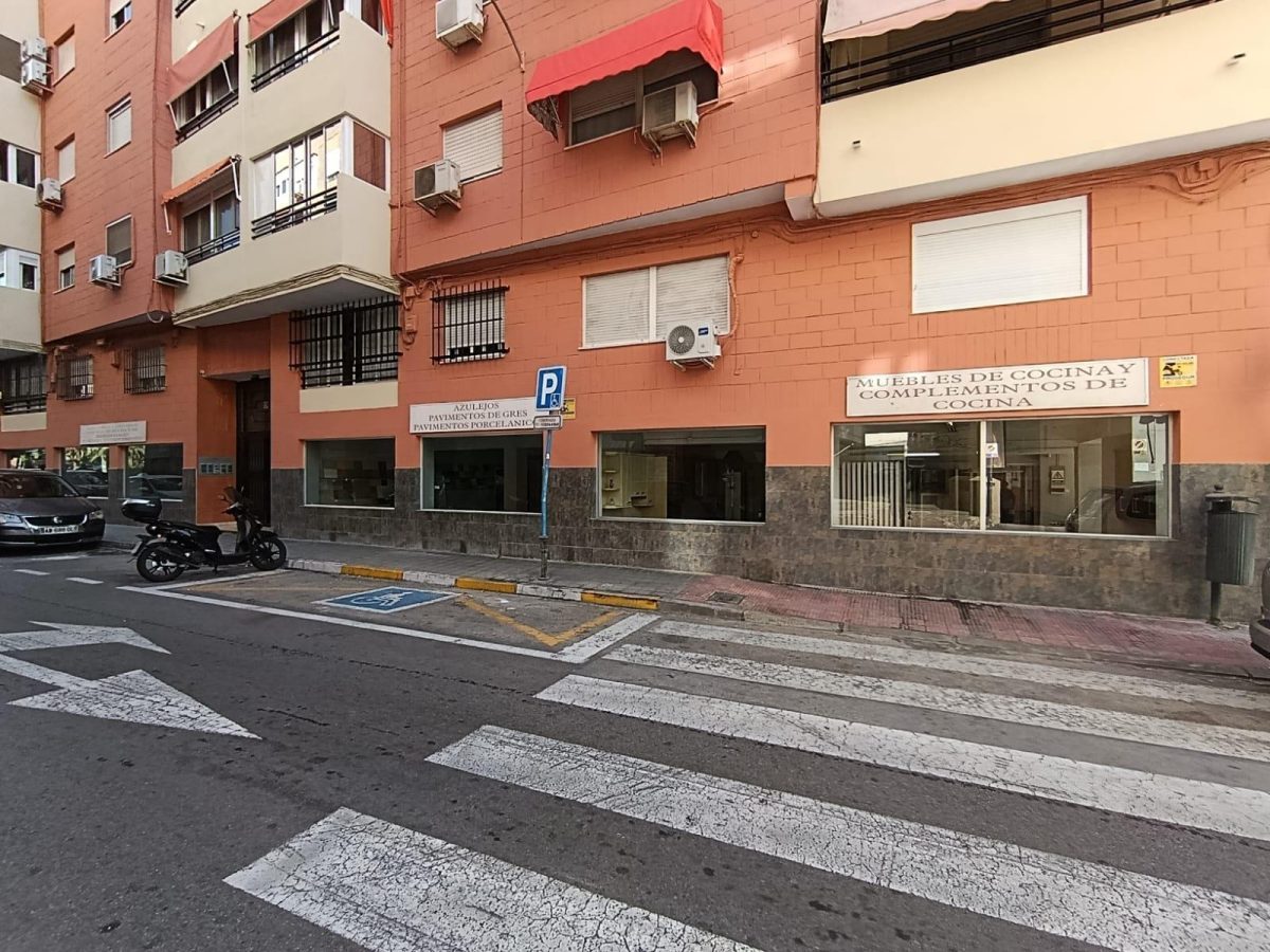 Amplio Local Comercial en el Bulevar del Pla, Alicante — Foto 2