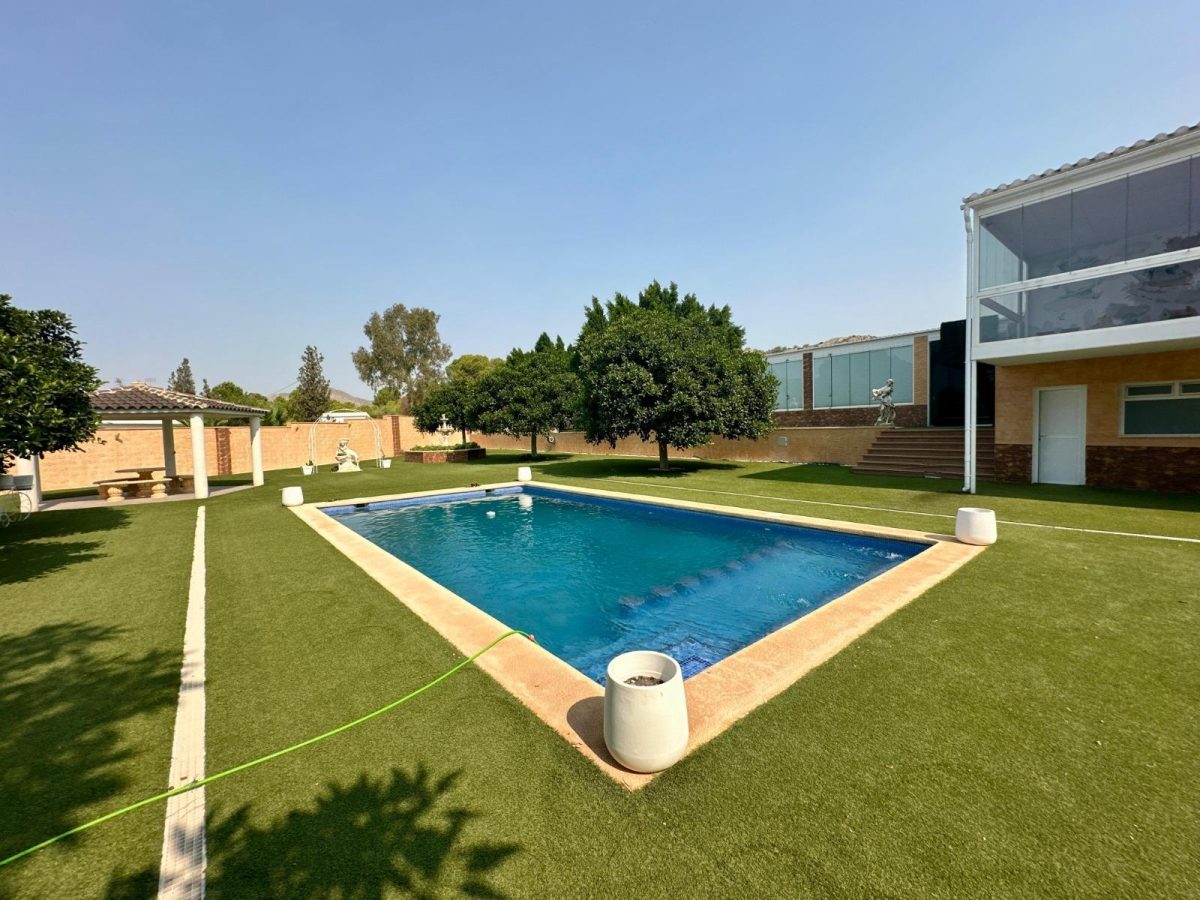 ¡Bienvenido a la villa multieventos en EL REBOLLEDO! — Foto 1
