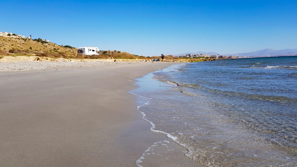 Exclusivo Apartamento en Gran Alacant: Tu Paraíso Cerca del Mar — Foto 18