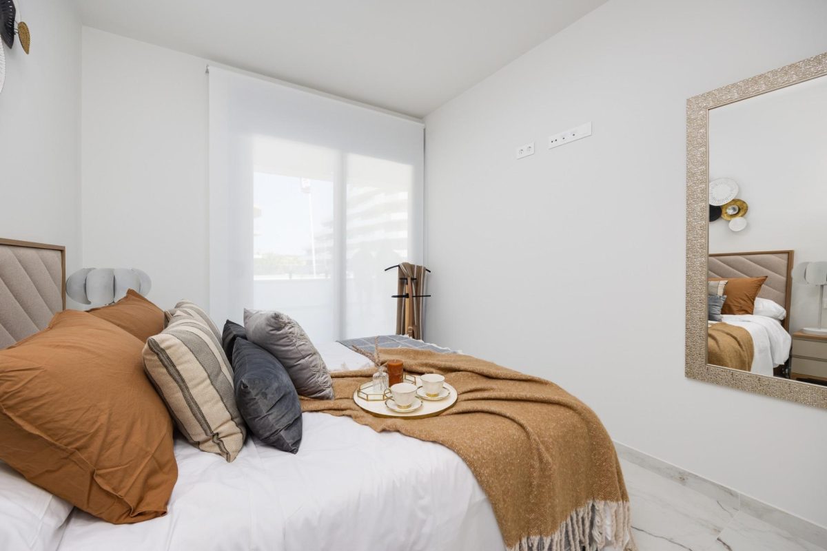 Moderno Ático en San Miguel de Salinas con Solarium y Terraza Privadas — Foto 18