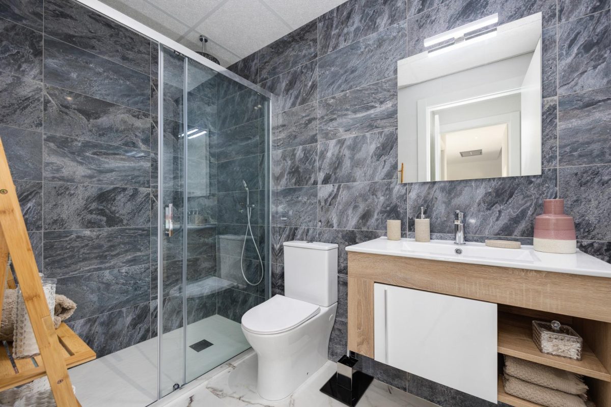Moderno Ático en San Miguel de Salinas con Solarium y Terraza Privadas — Foto 15