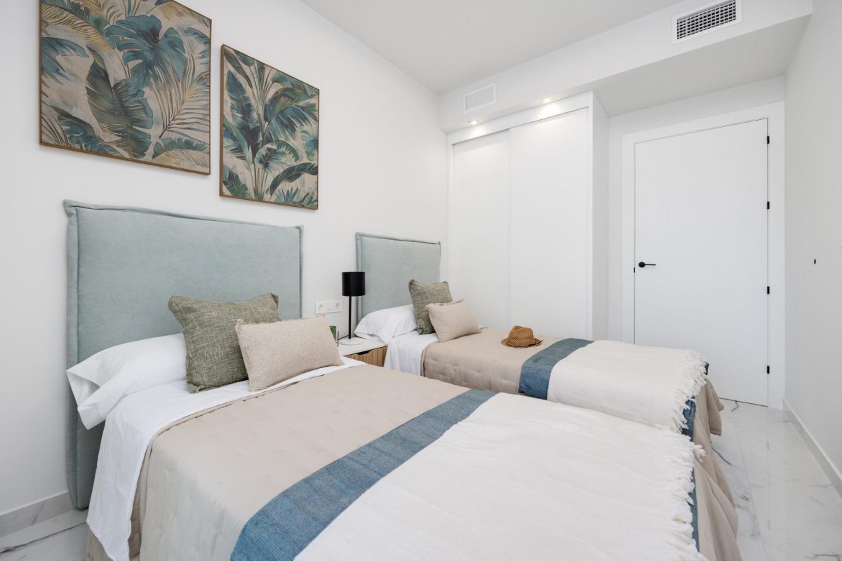 Moderno Ático en San Miguel de Salinas con Solarium y Terraza Privadas — Foto 14