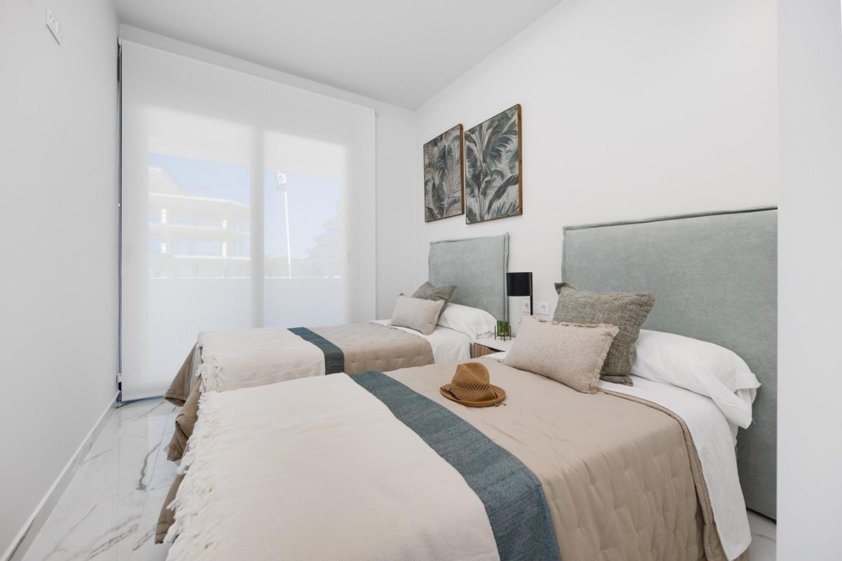 Moderno Ático en San Miguel de Salinas con Solarium y Terraza Privadas — Foto 13