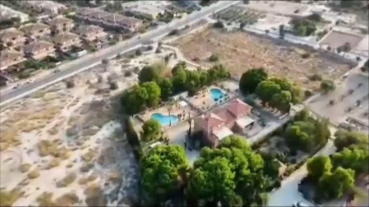 Extraordinaria villa con dos viviendas gemelas — Foto 8