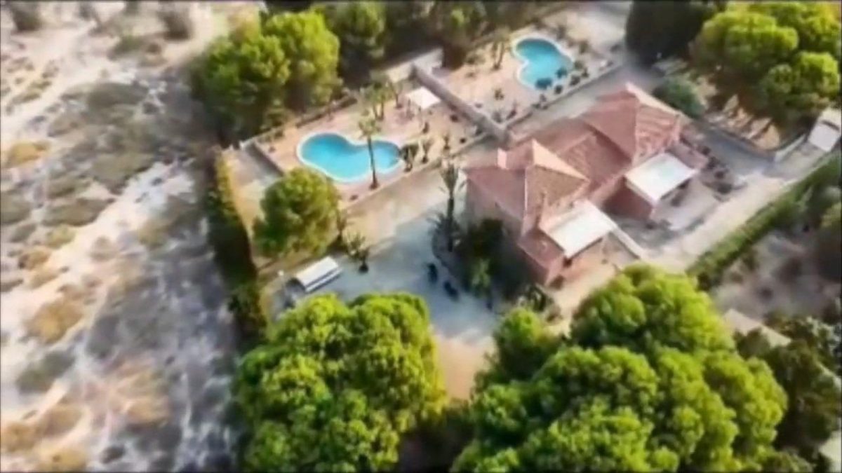 Extraordinaria villa con dos viviendas gemelas — Foto 1