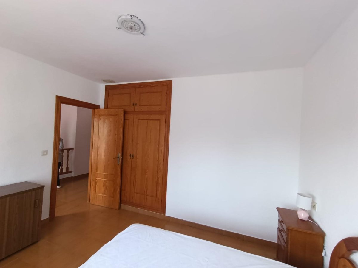 Extraordinaria villa con dos viviendas gemelas — Foto 17