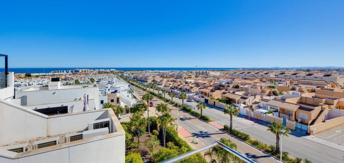 Ático de 3 dormitorios con vistas al mar y gran solárium en Punta Prima — Foto 27