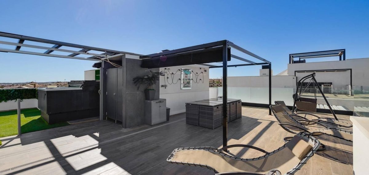 Ático de 3 dormitorios con vistas al mar y gran solárium en Punta Prima — Foto 28