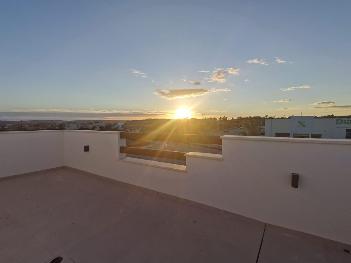 VILLA DE LUJO EN LOS MONTESINOS — Foto 10