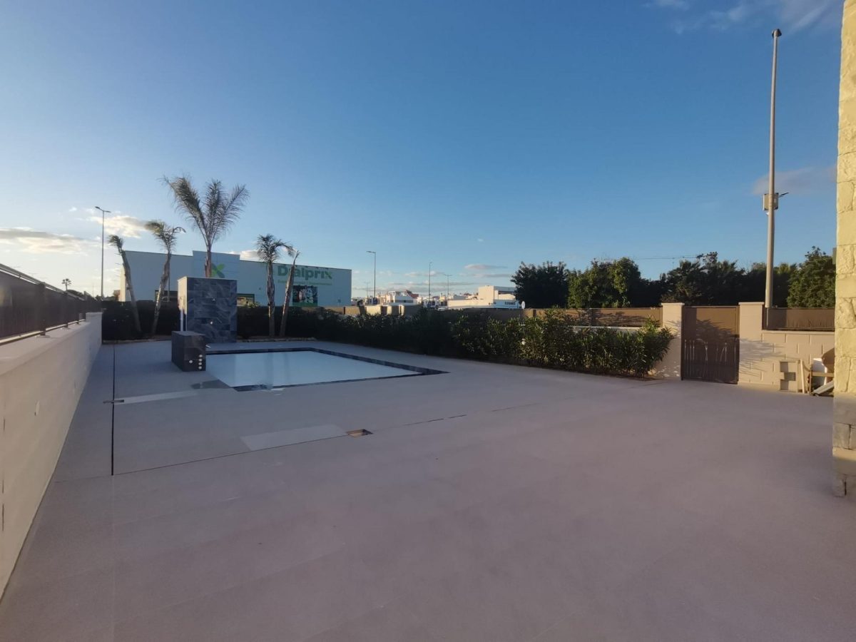VILLA DE LUJO EN LOS MONTESINOS — Foto 2