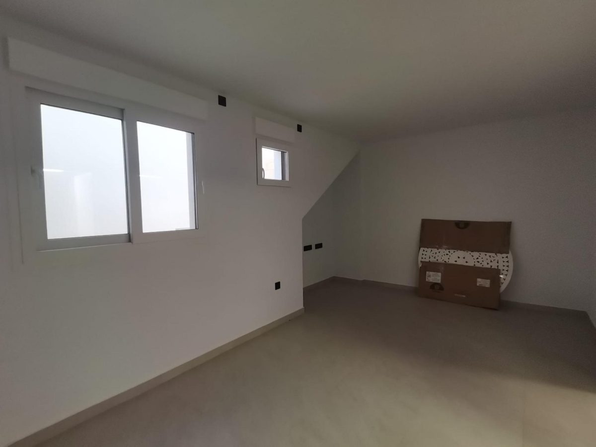 VILLA DE LUJO EN LOS MONTESINOS — Foto 16