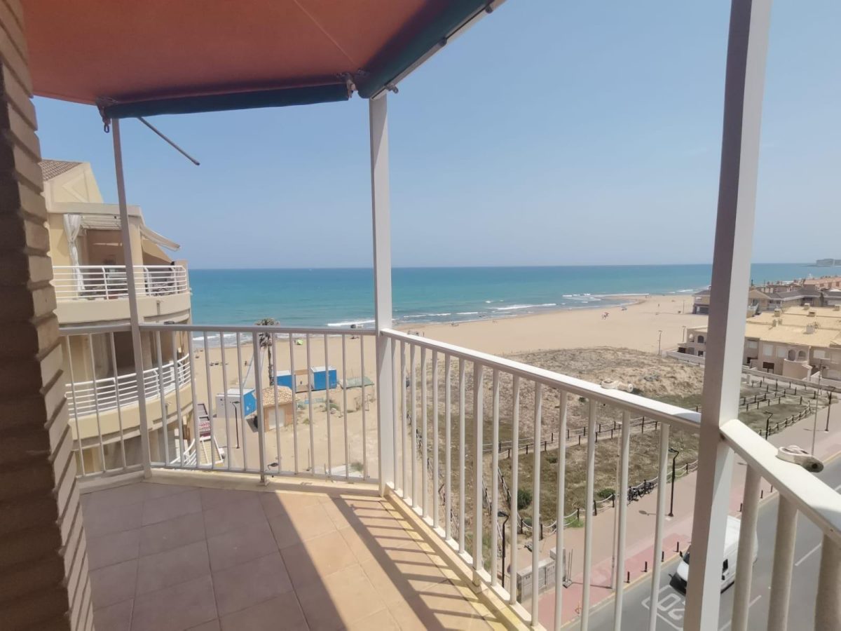 Apartamento en primera línea de playa (La Mata, Torrevieja) — Foto 4