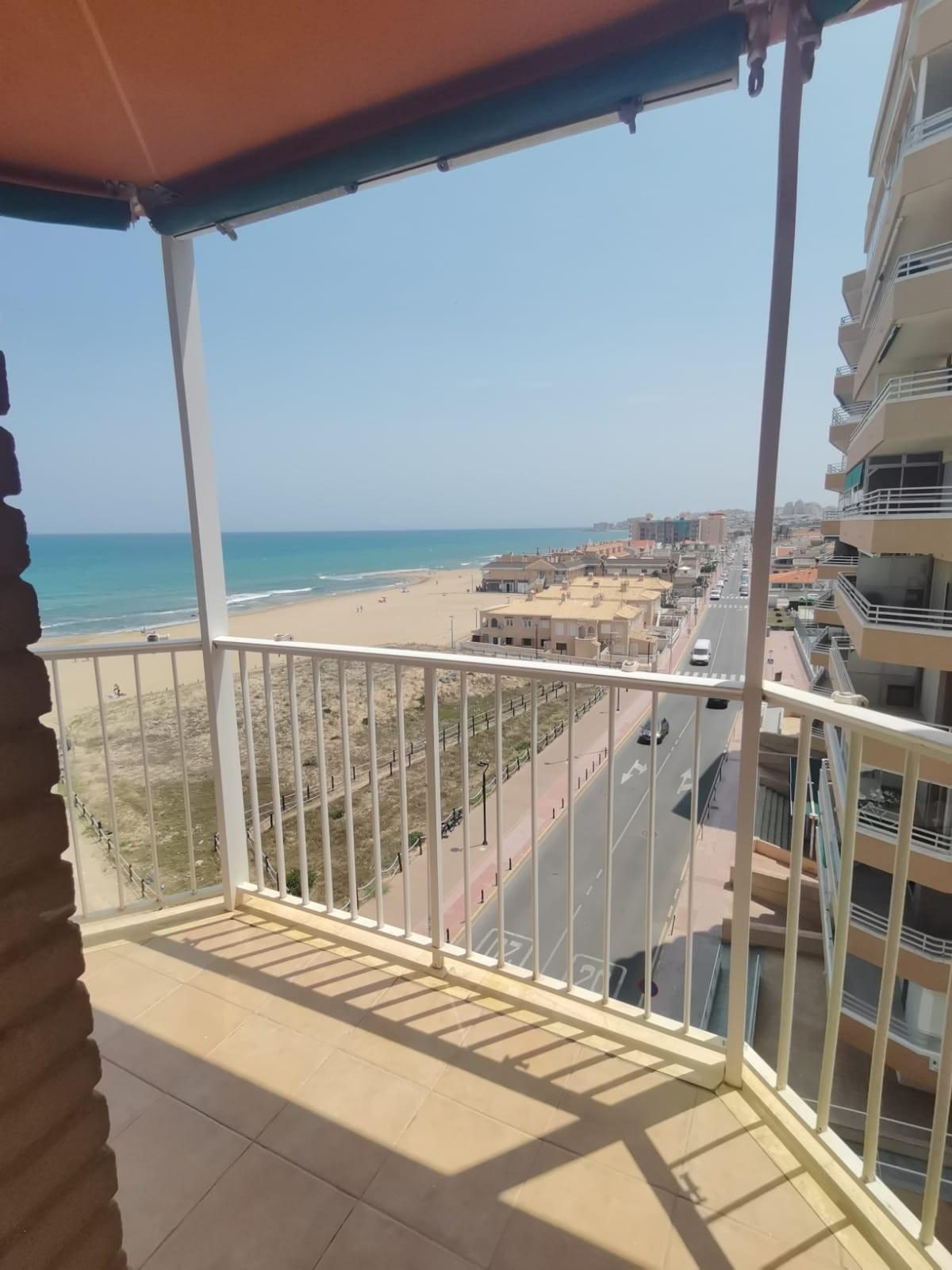 Apartamento en primera línea de playa (La Mata, Torrevieja) — Foto 6