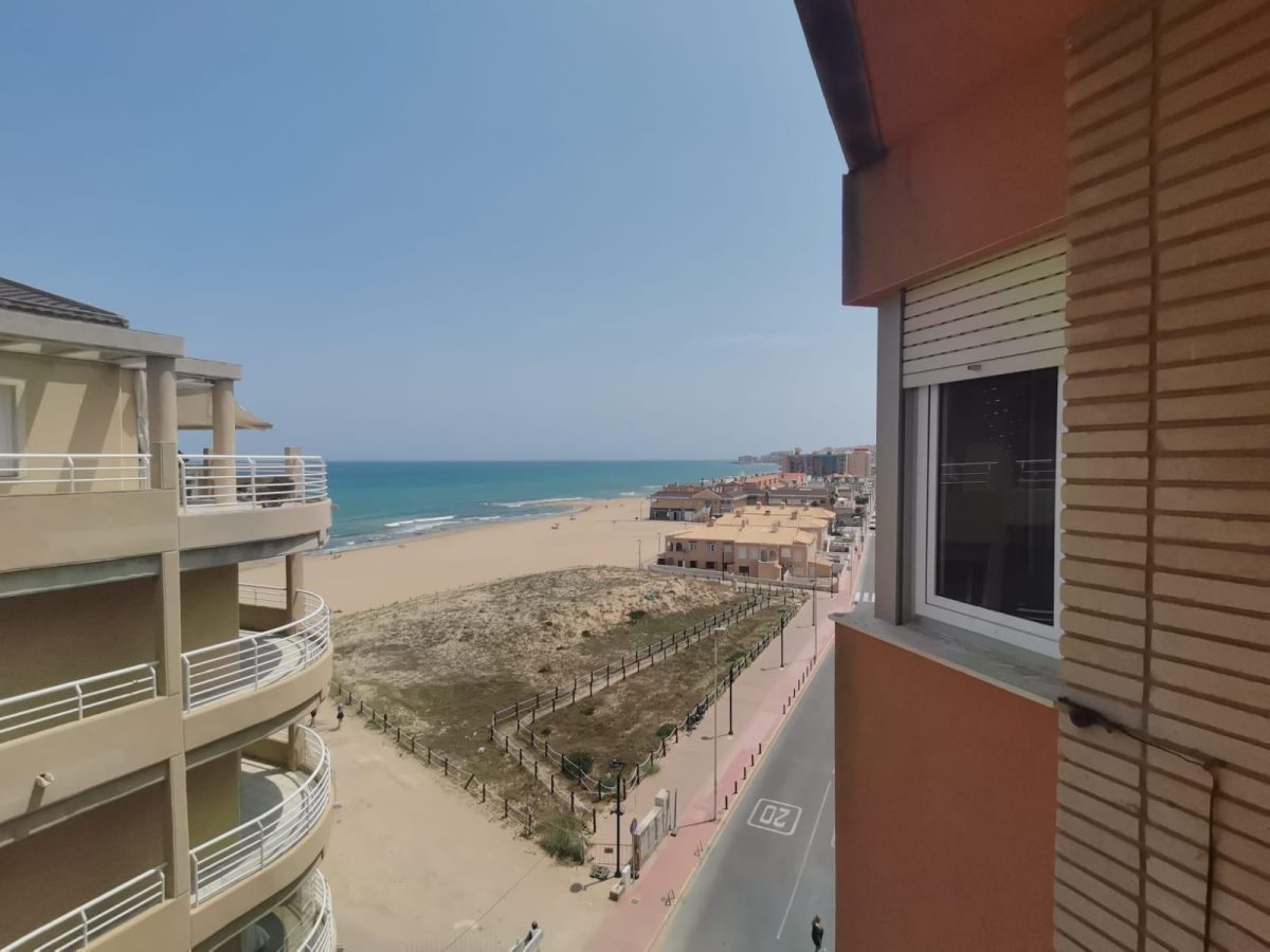 Apartamento en primera línea de playa (La Mata, Torrevieja) — Foto 2
