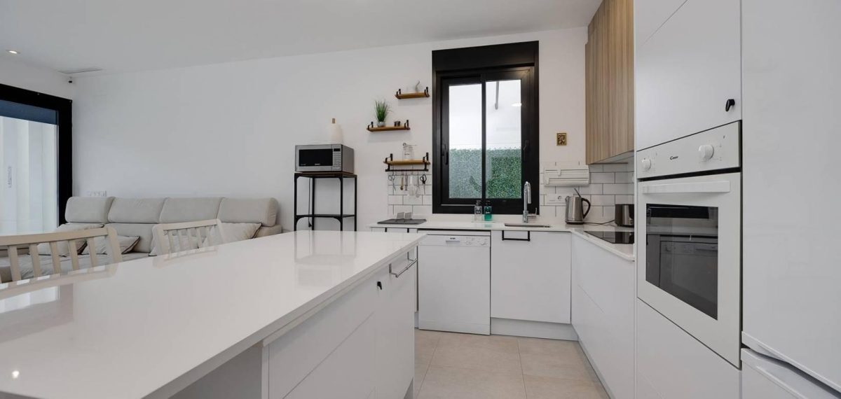 Chalet independiente de 3 dormitorios con piscina privada y solarium en Pinar de Campoverde — Foto 11