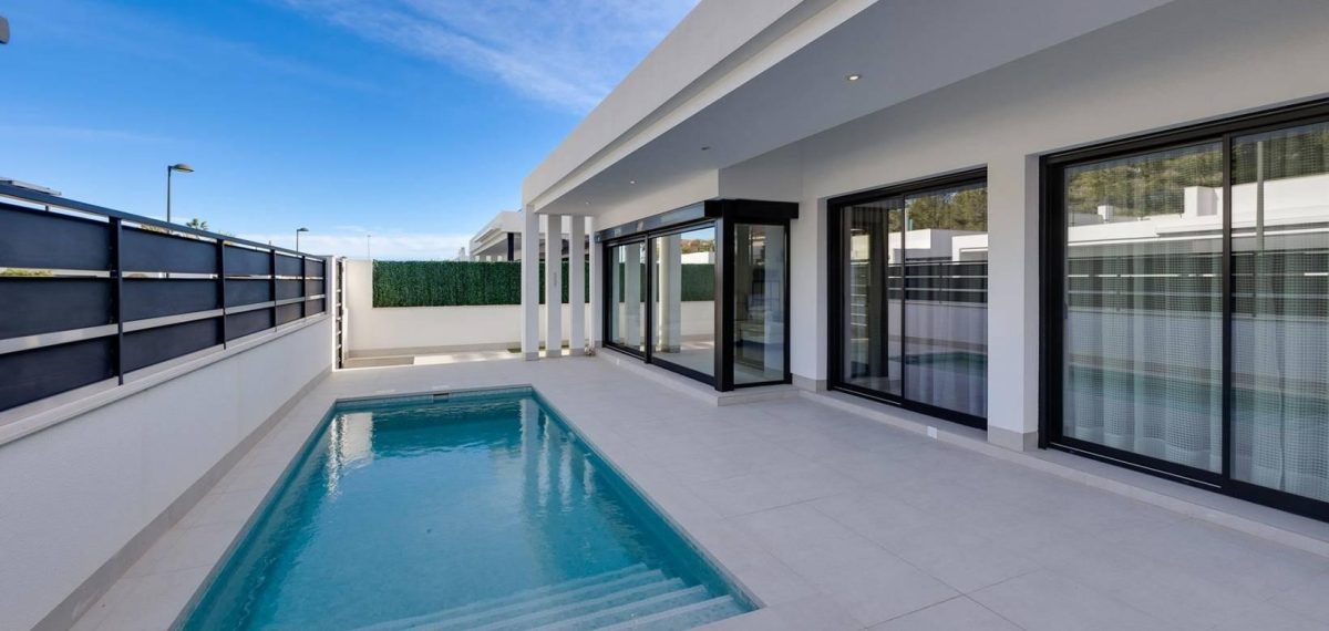 Chalet independiente de 3 dormitorios con piscina privada y solarium en Pinar de Campoverde — Foto 2