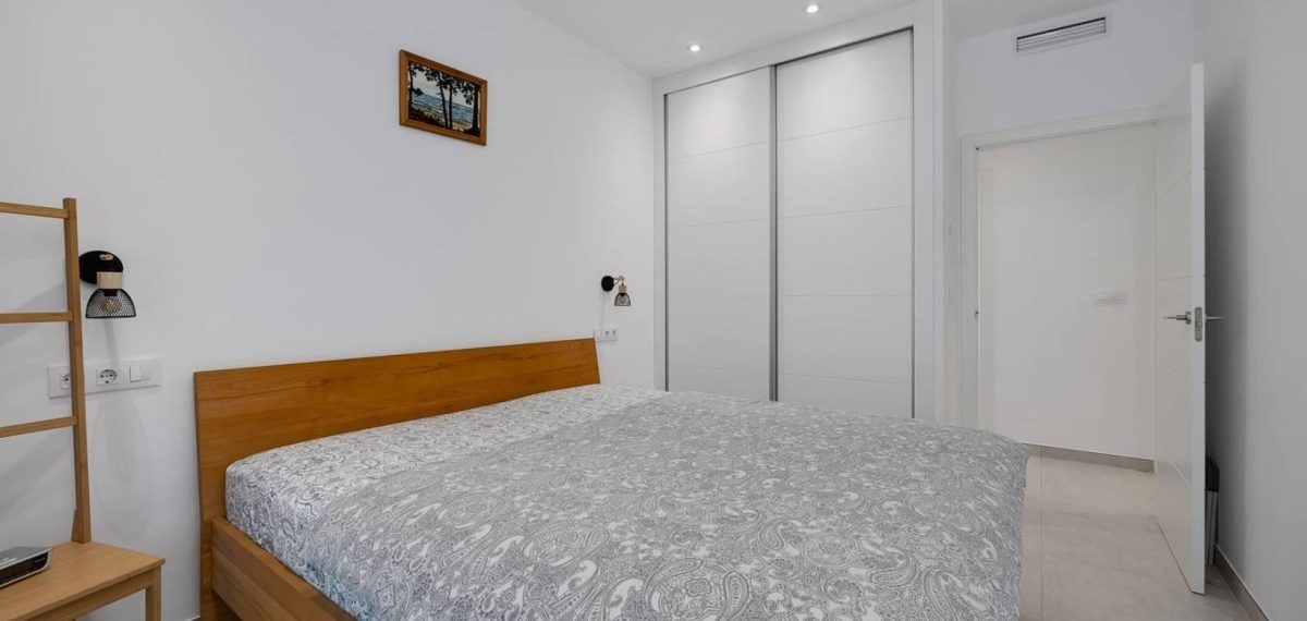 Chalet independiente de 3 dormitorios con piscina privada y solarium en Pinar de Campoverde — Foto 21