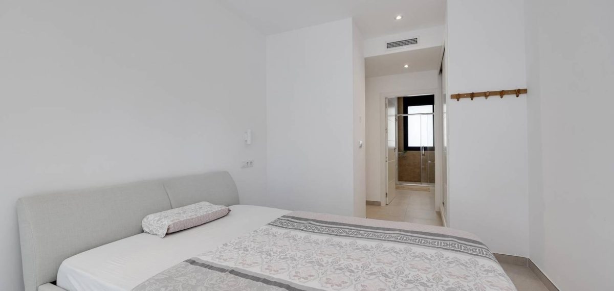 Chalet independiente de 3 dormitorios con piscina privada y solarium en Pinar de Campoverde — Foto 25