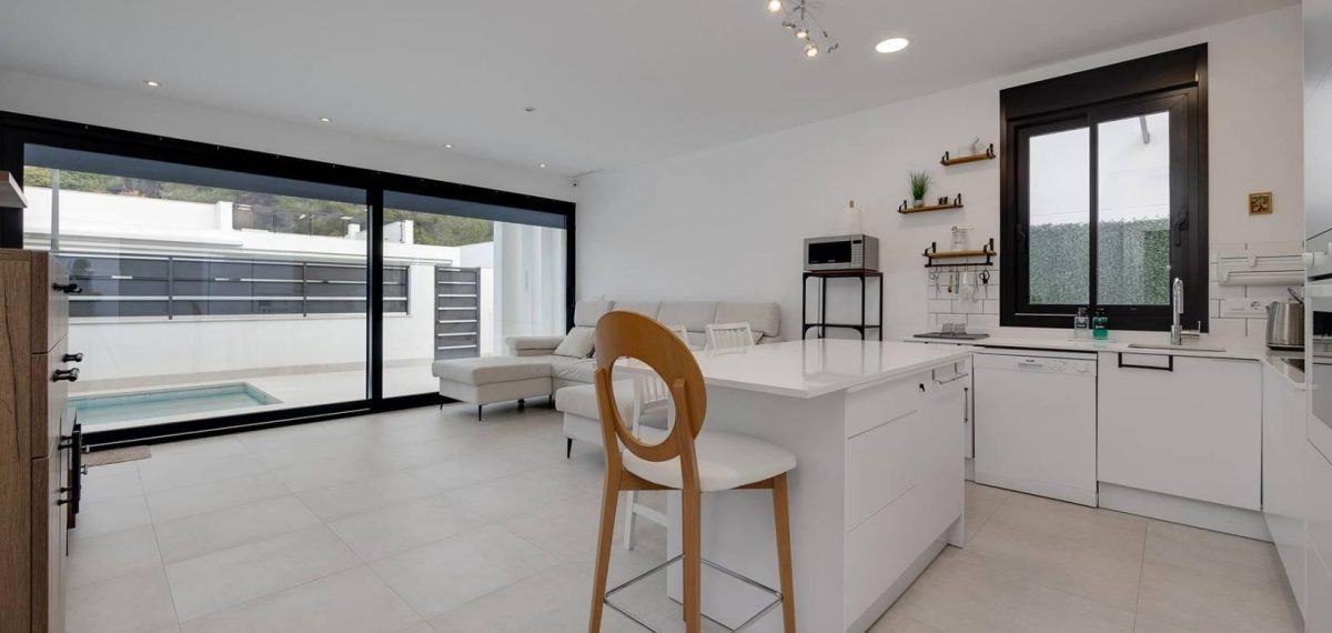 Chalet independiente de 3 dormitorios con piscina privada y solarium en Pinar de Campoverde — Foto 10