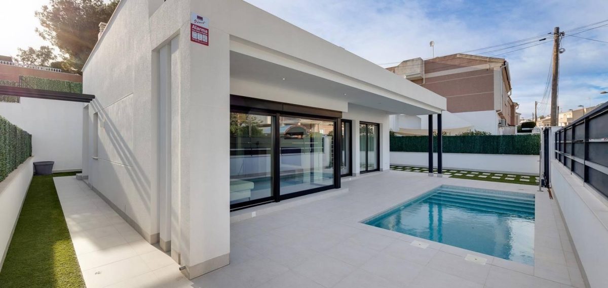 Chalet independiente de 3 dormitorios con piscina privada y solarium en Pinar de Campoverde — Foto 9