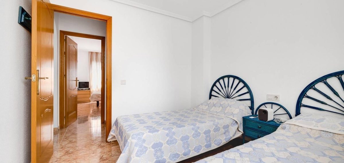 Acogedor apartamento de 2 dormitorios en Torrevieja a menos de 700 metros de la playa — Foto 21