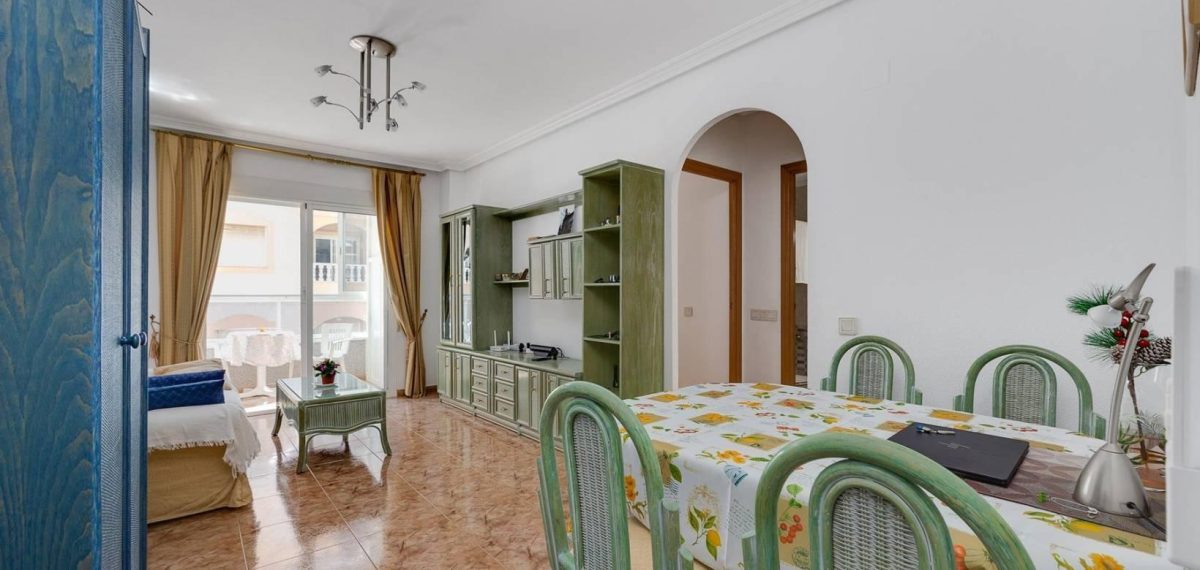 Acogedor apartamento de 2 dormitorios en Torrevieja a menos de 700 metros de la playa — Foto 5