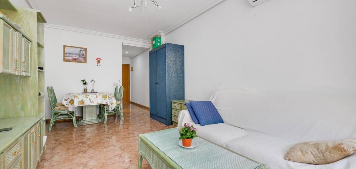 Acogedor apartamento de 2 dormitorios en Torrevieja a menos de 700 metros de la playa — Foto 9